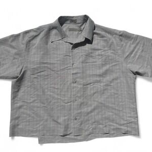Gray & white cropped plaid button-up shirt - L
